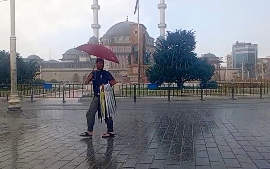 Taksim'de Yağmurdan Güneşe