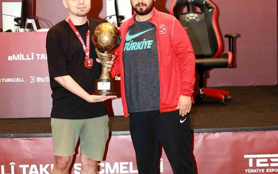 eMilli Takım'da Berk Turan Şampiyon Oldu