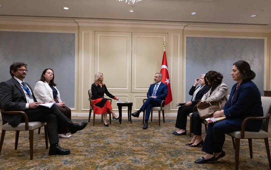 Hakan Fidan Dublin'de İrlanda-Türkiye Dostluk Grubu'nu kabul etti