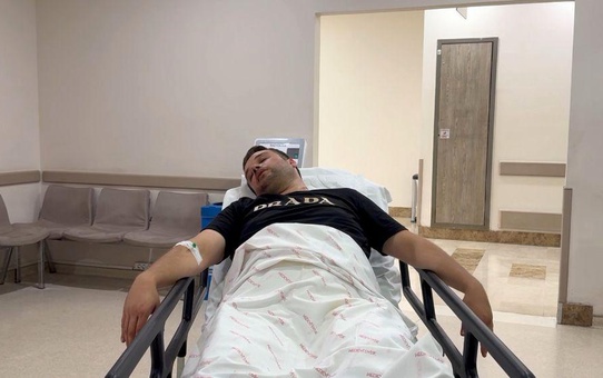  Gazeteci, eski vekilin cenazesinde darbedilip hastanelik oldu