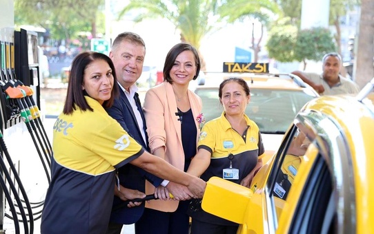 İzmir'de Taksicilere Akaryakıtta Yüzde 5 İndirim