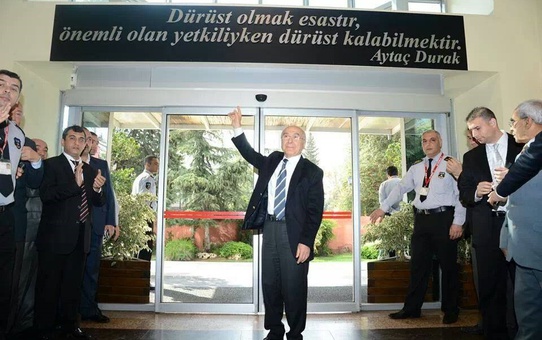 Aytaç Durak kalp krizi geçirdi, uçak acil iniş yaptı