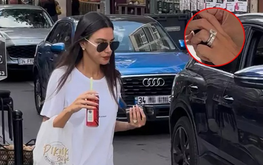 Arda Turan'ın eşi Aslıhan Doğan Turan'dan yüzük şov