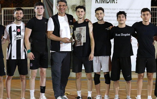 Uzuntarla'da Voleybol Turnuvası Şampiyonu Hamle Organizasyon+1