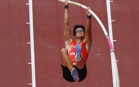 Ersu Şaşma, Dünya Atletizm Şampiyonası'nda finalde