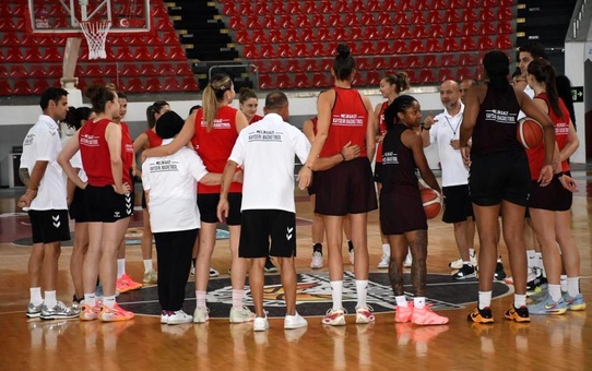 Melikgazi Kayseri Basketbol 14 Oyuncu Transfer Etti