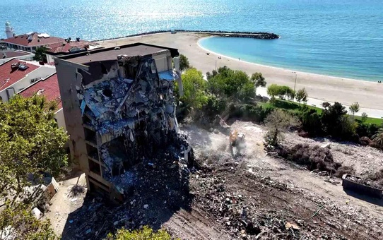 İstanbul'un ikonik oteli, 66 yıllık serüvenin ardından yıkıldı