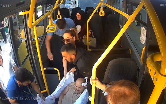 Minibüs Şoförü Kriz Anında Hızla Müdahale Etti