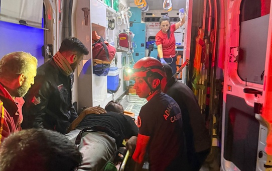 Adana'da Trafik Kazası: 1 Ölü, 2 Yaralı
