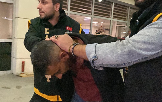 Eski Eşine Bıçakla Saldırdı