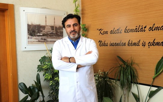 Şişkinlik şikayetiyle hastaneye başvurdu, karnından çıkan şoke etti