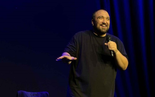 Komedyen Özgür Turhan'ın ETİ ile anlaşmasının feshedilmesine neden olan ırkçı tweet