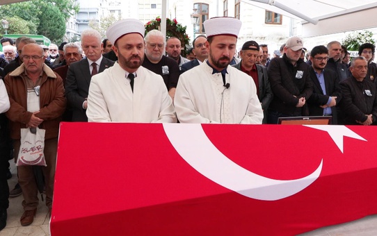 Türk sinemasının usta ismi Arif Erkin Güzelbeyoğlu son yolculuğuna uğurlandı