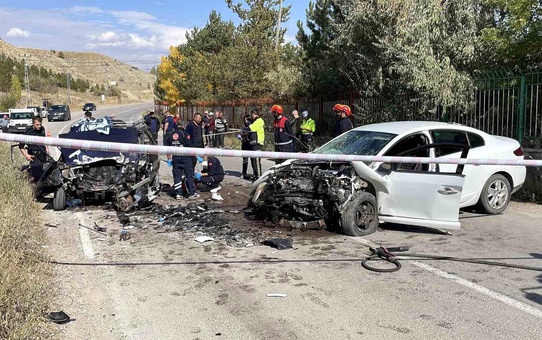 Sivas'ta Trafik Kazası: 1 Ölü, 1 Yaralı