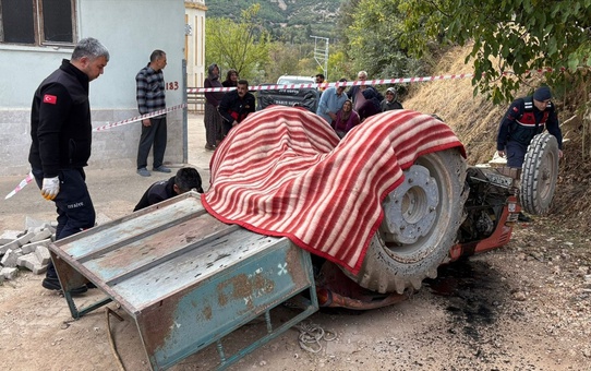 Traktör Devrildi, Sürücü Hayatını Kaybetti