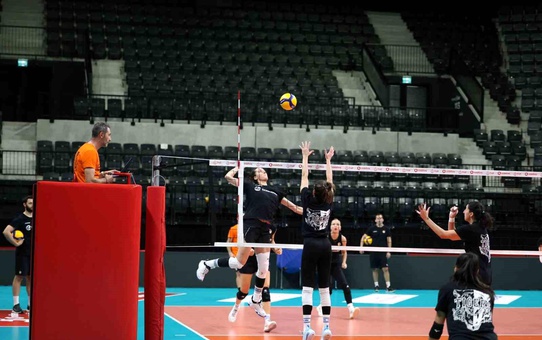 Eczacıbaşı Dynavit Derbi Heyecanında