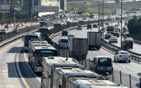 Sefaköy Metrobüs Durağında Kaza