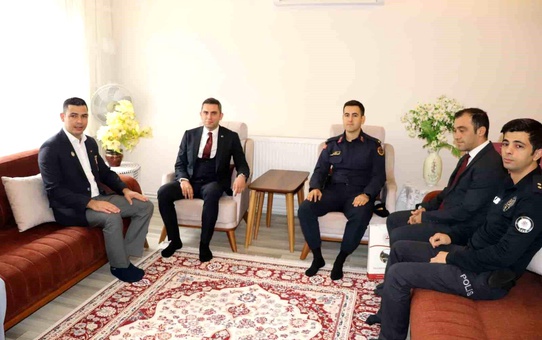 Selendi Kaymakamı Mücahit Enes Yıldız'dan İlk Ziyaret: Usturumcalı Halil Efe'nin Kabri
