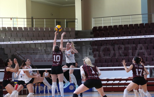 arsaVev, Hatay Voleybol Takımı ile Buluştu