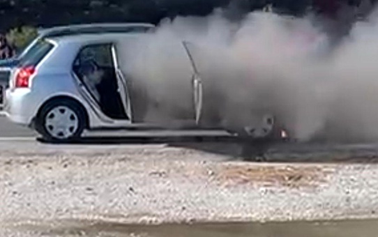 Muğla'da Seyir Halindeki Otomobilde Yangın Çıktı