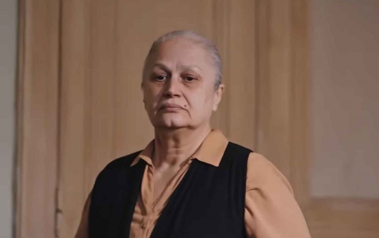 Nihal Menzil mütevazı apartman dairesinde huzurlu bir yaşam sürüyor