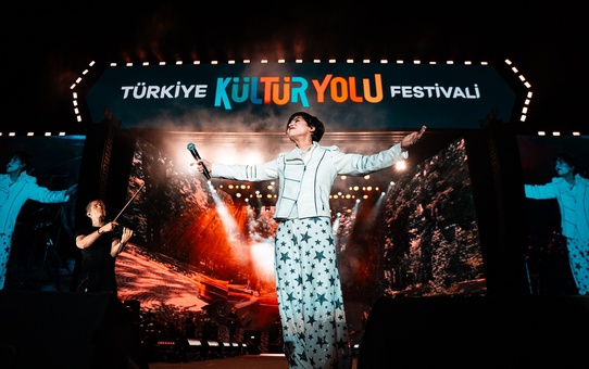 Aydilge Antalya'da Konser Verdi