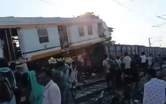 Hindistan'da katliam gibi tren kazası: 11 ölü, 20 yaralı