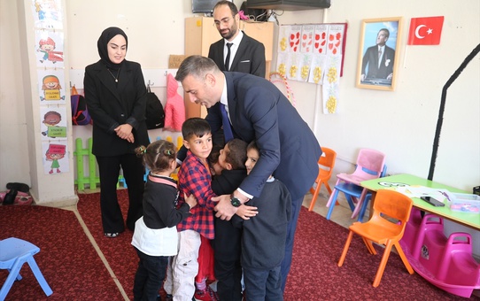 Kaymakam Ayaz, Yolgözler Köyü'nde Öğrencilerle Buluştu