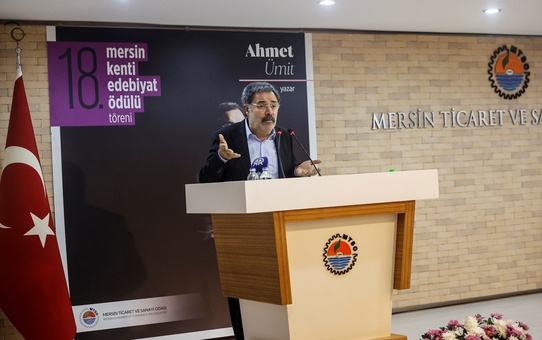 Ahmet Ümit'e Mersin Edebiyat Ödülü