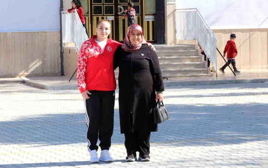 Hatice Karagöz, Halterde Milli Takıma Girdi