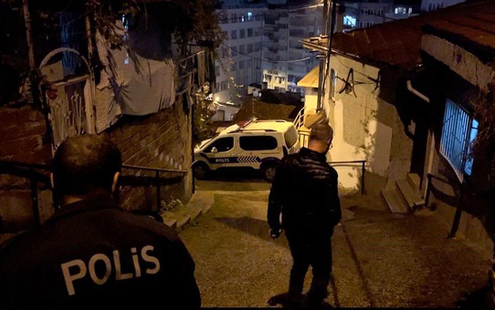 Yaşlı kadın evinin bahçesinde buldu! Cesetle ilgili detay kafaları karıştırdı