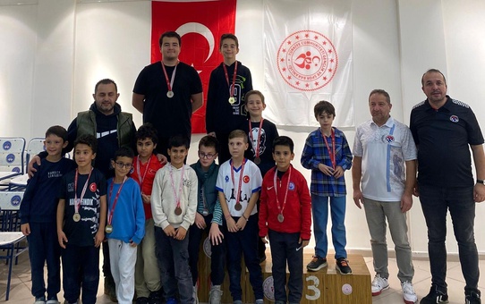 Düzce'de Satranç Turnuvası Düzenlendi