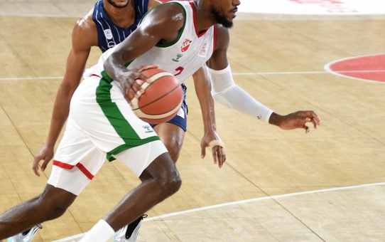 Karşıyaka, Mike Moore ile Vedalaştı