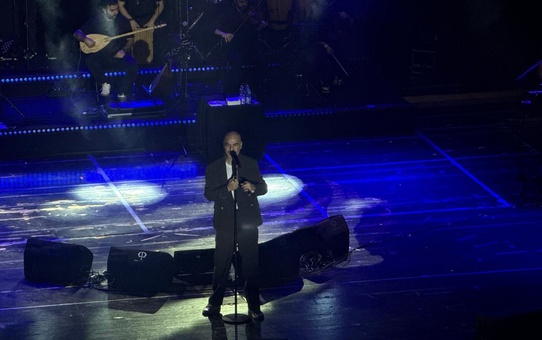 Soner Sarıkabadayı Bursa'da Konser Verdi