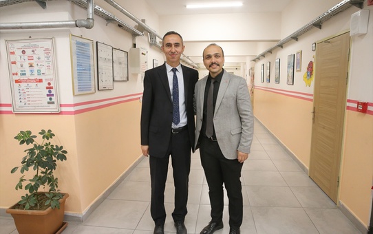 Öğretmen ve Öğrenci Aynı Okulda Buluştu