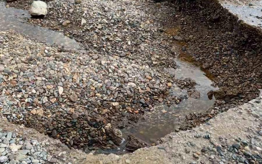 Ayvacık'ta Şiddetli Yağış Yolu Kapandı