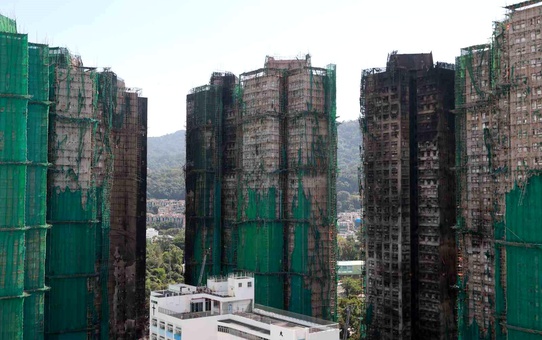 Hong Kong'da Yangın Faciası: 151 Ölü