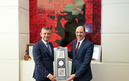 Özgür Özel, Kudret Özersay ile Görüştü