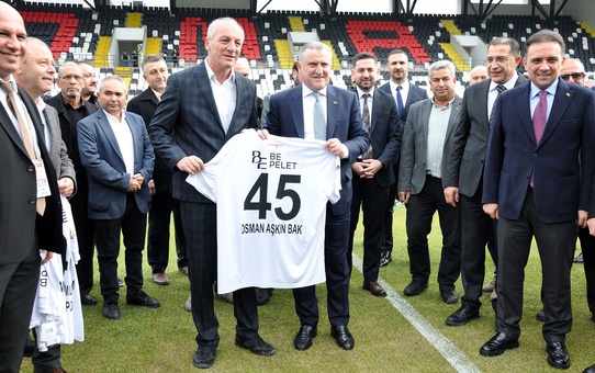 Gençlik ve Spor Bakanı Bak, Manisa'da Nazım Yavuz İlçe Stadı'nın açılışını yaptı Açıklaması