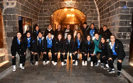 Siverek Belediyesi, Ağrı kadın futbolcularının konaklama masraflarını üstlendi