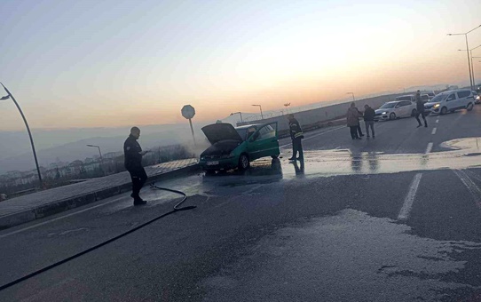 Elazığ'da Seyir Halindeki Araç Alev Aldı