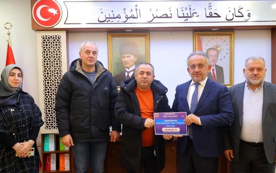 Ortaokulda Filistin yararına düzenlenen hayır çarşısında 146 bin lira toplandı