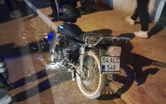 Geyve'de Motosiklet Kazası: 17 Yaşındaki Genç Hayatını Kaybetti