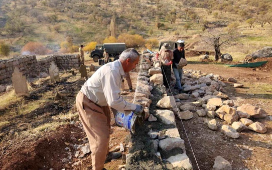 Derecik'te vefa örneği: Şehit mezarlıkları yeniden yapıldı