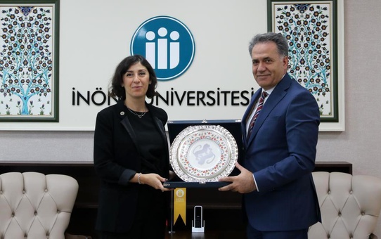 Zeynep Bilgehan'dan Rektör Akpolat'a Ziyaret