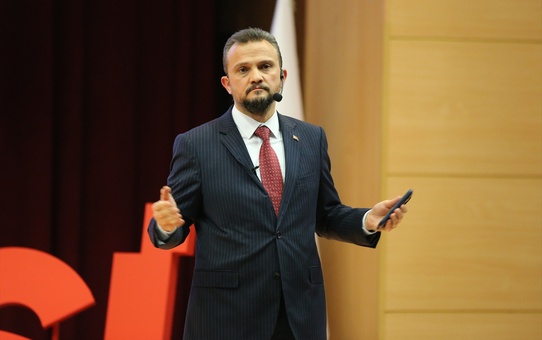 Türkiye Ulusal Ajansı Başkanı İlker Astarcı, Karabük'te üniversite öğrencileriyle buluştu