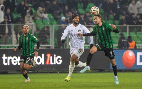 Manisa FK, Sakaryaspor'u 2-0 Mağlup Etti