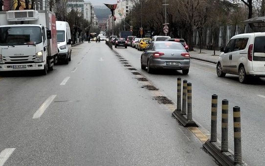 Atatürk Caddesi'nde dubalar azaltıldı ama şikayetler çözüm bulmadı