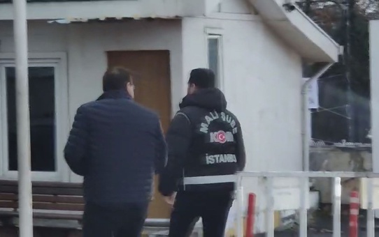 Bayrampaşa Belediyesi'ne operasyon! İBB İtfaiye Daire Başkanı dahil 4 kişi gözaltına alındı