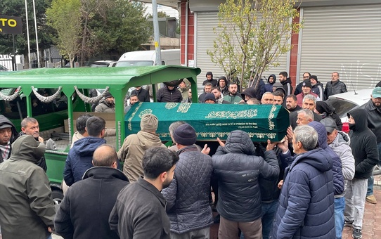Esenyurt'ta Servis Kazası: Sürücü Niyazi Çelik Toprağa Verildi